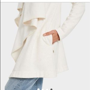 NWT UGG
Janni Fleece Blanket Jacket Wrap